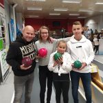 Kuželkářský maraton navštívily v průběhu pátku nejen sportovní osobnosti. Fronta na hru je i před půlnocí!