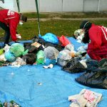 Rozbor odpadu z popelnice na sídlišti v Budějovicích má ukázat, že stavba spalovny je zbytečná