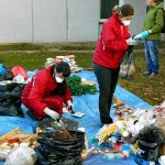 Rozbor odpadu z popelnice na sídlišti v Budějovicích má ukázat, že stavba spalovny je zbytečná