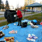 Rozbor odpadu z popelnice na sídlišti v Budějovicích má ukázat, že stavba spalovny je zbytečná