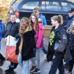 Děti z Bechyně se zapojily do šíření laskavosti. Přivezly dárky zvířatům z táborského útulku