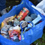 Děti z Bechyně se zapojily do šíření laskavosti. Přivezly dárky zvířatům z táborského útulku