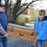 Děti z Bechyně se zapojily do šíření laskavosti. Přivezly dárky zvířatům z táborského útulku