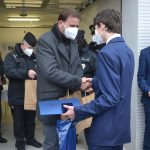Ocenění za záchranu matky a dítěte dostalo sedm studentů a dva policisté