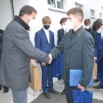 Ocenění za záchranu matky a dítěte dostalo sedm studentů a dva policisté