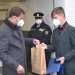 Ocenění za záchranu matky a dítěte dostalo sedm studentů a dva policisté