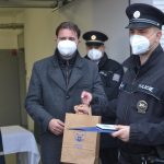 Ocenění za záchranu matky a dítěte dostalo sedm studentů a dva policisté