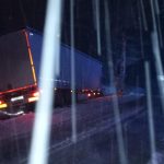 Sněhová nadílka potrápila řidiče. Hasiči dopoledne vyjížděli k 13 nehodám, zdravotníci k devíti