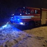Sněhová nadílka potrápila řidiče. Hasiči dopoledne vyjížděli k 13 nehodám, zdravotníci k devíti