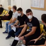 Na táborské Poliklinice Světlogorská darovali ve čtvrtek krev také fotbalisté ze Soběslavi