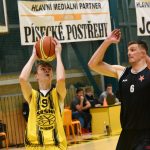 Ve šlágru kola mladí Sršni favoritu zdatně sekundovali a zvedali diváky ze sedadel