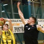 Ve šlágru kola mladí Sršni favoritu zdatně sekundovali a zvedali diváky ze sedadel