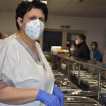 Tým šéfkuchaře Hotelu Palcát Martina Svatka dnes vařil v nemocniční kuchyni v Táboře