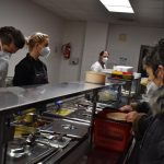 Tým šéfkuchaře Hotelu Palcát Martina Svatka dnes vařil v nemocniční kuchyni v Táboře