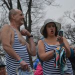 Otužilci na Nový rok plavali v Otavě, podmínky ale příliš zimní nebyly
