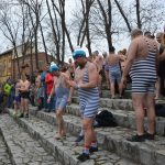 Otužilci na Nový rok plavali v Otavě, podmínky ale příliš zimní nebyly