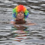 Otužilci na Nový rok plavali v Otavě, podmínky ale příliš zimní nebyly