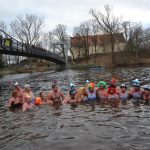 Otužilci na Nový rok plavali v Otavě, podmínky ale příliš zimní nebyly