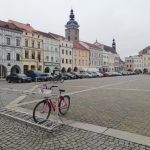 Už na jaře přestane být budějovické náměstí obrovskou kruhovou křižovatkou. Město tu omezí dopravu i parkování