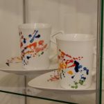 Malbu a porcelán z dílny Lenky Sárové Malíské vystavují v Táboře U Radnice