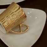 Malbu a porcelán z dílny Lenky Sárové Malíské vystavují v Táboře U Radnice