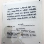 Škola uctila památku obětí holocaustu. Deska nese jména popravených a zabitých