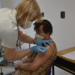 Dávku vakcíny s číslem 100 tisíc dostala ve Strakonicích Jaroslava Bergerová