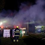 Požár zasáhl chatu v plném rozsahu. Škoda je 400 tisíc korun