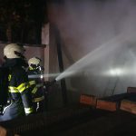 Požár zasáhl chatu v plném rozsahu. Škoda je 400 tisíc korun