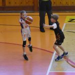 VIDEO: Malé basketbalistky udělaly své trenérce radost. Čím?