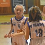 VIDEO: Malé basketbalistky udělaly své trenérce radost. Čím?