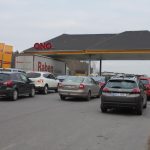 Benzín a nafta prudce zdražují, firmám začíná chybět materiál