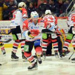 VIDEO: Pardubice poprvé padly! Vyprodaná Budvar aréna tleskala první výhře Motoru v play off