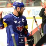 VIDEO: Pardubice poprvé padly! Vyprodaná Budvar aréna tleskala první výhře Motoru v play off
