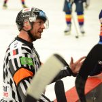 VIDEO: Pardubice poprvé padly! Vyprodaná Budvar aréna tleskala první výhře Motoru v play off