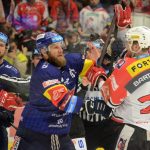 VIDEO: Pardubice poprvé padly! Vyprodaná Budvar aréna tleskala první výhře Motoru v play off