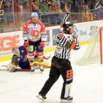 VIDEO: Pardubice poprvé padly! Vyprodaná Budvar aréna tleskala první výhře Motoru v play off