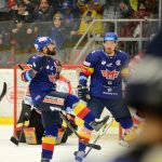 VIDEO: Pardubice poprvé padly! Vyprodaná Budvar aréna tleskala první výhře Motoru v play off