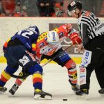 VIDEO: Pardubice poprvé padly! Vyprodaná Budvar aréna tleskala první výhře Motoru v play off