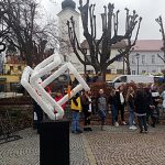 Na začátku byla plastová lahev, na konci dvoumetrová socha. Na 3D tiskárně ji tiskli školáci z Dačicka