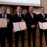 Tomáš Hodík ze Sezimácké střední vyhrál celostátní soutěž v programování CNC strojů. Cenu převzal od ministra Síkely