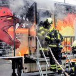 Dobrovolní hasiči absolvovali výcvik na likvidaci ohně v uzavřeném prostoru