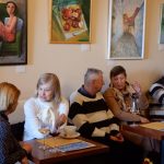 Aukce pro Ukrajinu nabídla v Šatně 18 obrazů. Každý z nich našel svého kupce