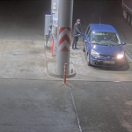 Muži natankovali, ale nezaplatili. Měli i falešné registrační značky