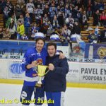 VIDEO: Táborští hokejisté oslavili postup do baráže lodičkou. Dnes jim začíná série v Šumperku