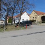 Opilec za volantem dvakrát boural. Při první nehodě poškodil kolo auta a jel dál jen na disku