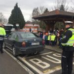Policisté předvedli dětem práci v terénu, do které je i zapojili