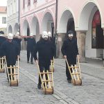 Zvuk zvonů v Třeboni nahradilo hrkání