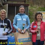 Velikonoční běh navštívili hvězdní běžci z celého kraje. Broušené vázy za vítězství odvezli Vaš a Šindelářová do Budějovic