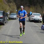 Velikonoční běh navštívili hvězdní běžci z celého kraje. Broušené vázy za vítězství odvezli Vaš a Šindelářová do Budějovic